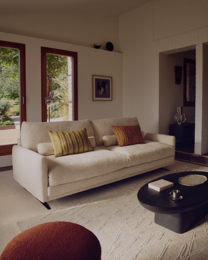 KAVE HOME Veliro 3 pers. sofa - beige chenille og sort st�l (240cm)