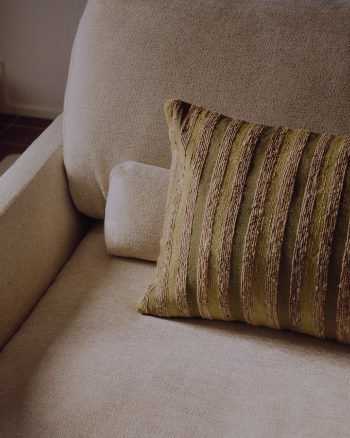 KAVE HOME Veliro 3 pers. sofa - beige chenille og sort st�l (240cm)