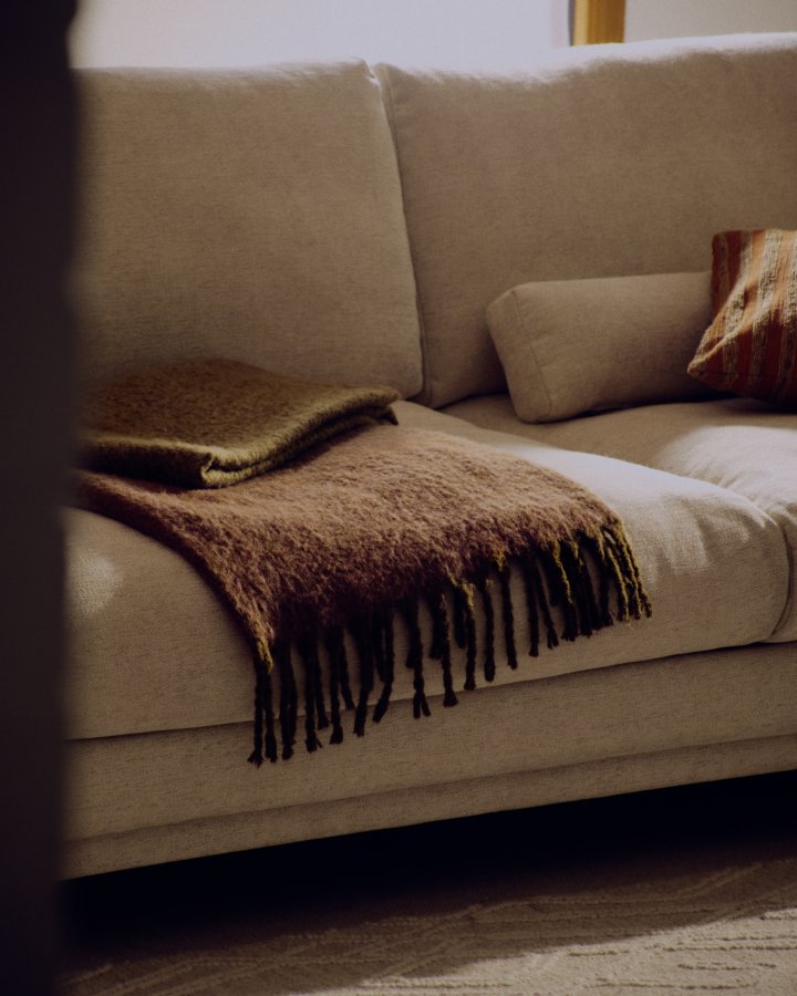 KAVE HOME Veliro 3 pers. sofa - beige chenille og sort st�l (240cm)