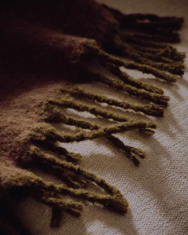 KAVE HOME Elvori plaid, m. frynser, rektangul�r - gr�n genbrugt akryl (170x130)