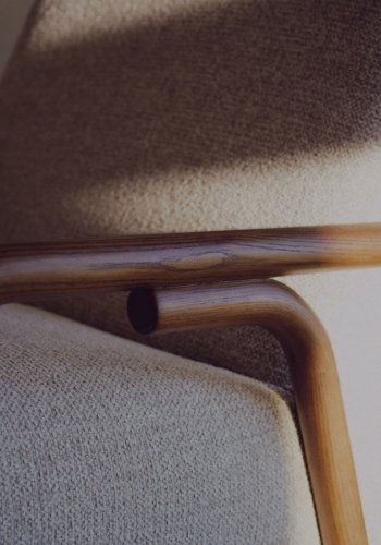 KAVE HOME Sylo l�nestol, m. arml�n - beige chenille og valn�ddefarvet asketr�