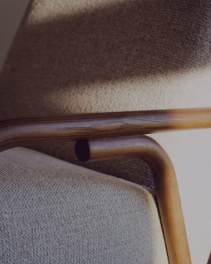 KAVE HOME Sylo l�nestol, m. arml�n - beige chenille og valn�ddefarvet asketr�