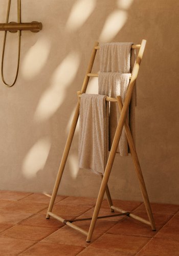 KAVE HOME Roxana hndklehylle i heltre teak, 50 x 95 cm