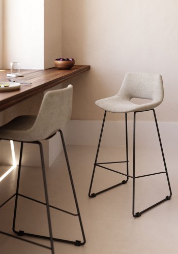 KAVE HOME Zahara barkrakk, med ryggsttte og fotsttte - beige stoff og sort stl