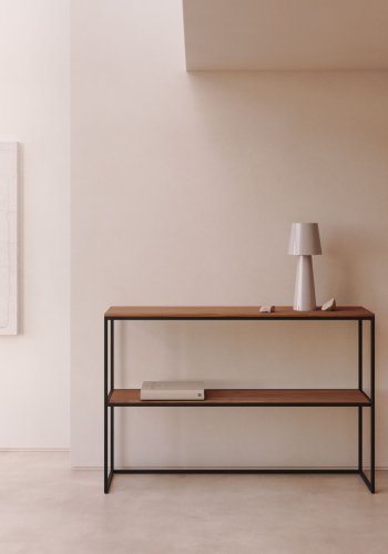 KAVE HOME Yoana konsolbord, w. 1 hylla - brun valn&ouml;tsfinish och svart j&auml;rn (120x30)