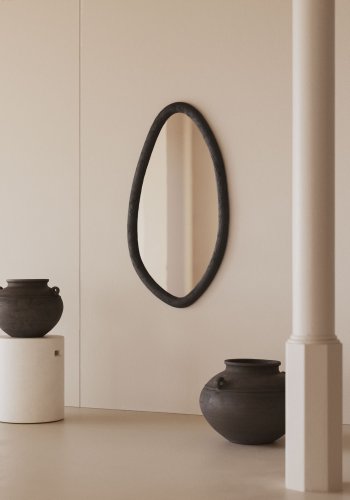 KAVE HOME Magrit veggspeil, asymmetrisk - speilglass og svart mungurtre (110x60)