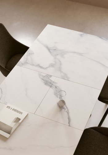 KAVE HOME Theone spisebord, med butterfly bordplate - hvit porselen/glass og grtt stl (160(210)x90) 