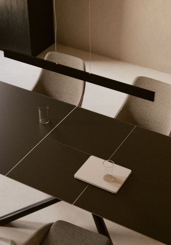 KAVE HOME Theone spisebord, med butterfly bordplate - klart glass og sort stl (160(210)x90)