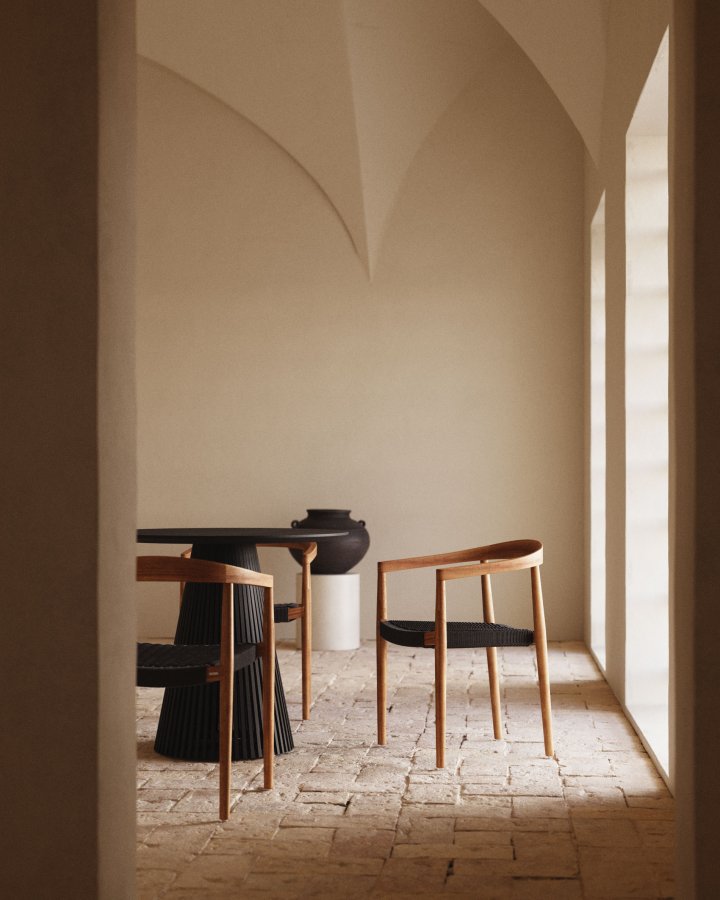 KAVE HOME Ydalia hagestol, m armlener, stabelbar - svart tau og brun teak