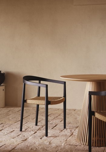 KAVE HOME Ydalia hagestol, m armlener, stablebar - naturlig tau og sort teak