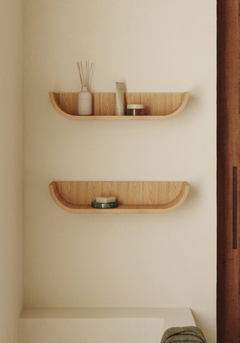 KAVE HOME Salaya hylle i asklaminert kryssfiner i naturlig utfrelse, 60 x 12 cm