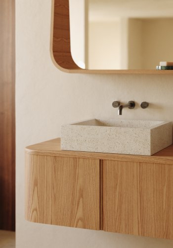 KAVE HOME Salaya baderomsskap i ask laminert kryssfiner i naturlig utfrelse, 90 x 45 cm