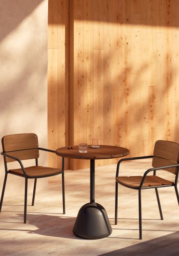 KAVE HOME Saura bord, svart metallplate akasie med valnttfinish, 75 x 70 cm FSC 100%