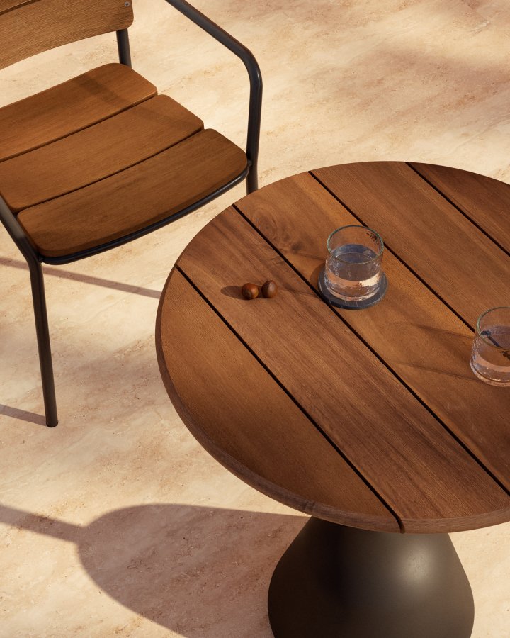 KAVE HOME Saura bord, svart metallplate akasie med valnttfinish, 75 x 70 cm FSC 100%