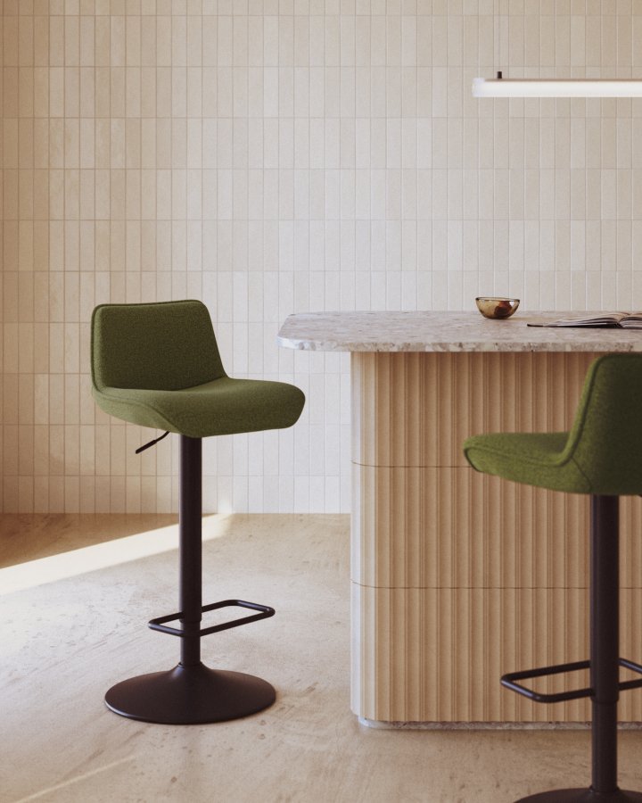 KAVE HOME Zenda barkrakk, med ryggsttte og fotsttte - mrkegrnn chenille og matt sort stl (H:81-102)