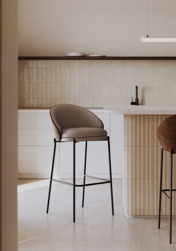 KAVE HOME Eamy barkrakk, m ryggsttte og fotsttte - brunt kunstskinn, brun ask finer, sort metall (75cm)