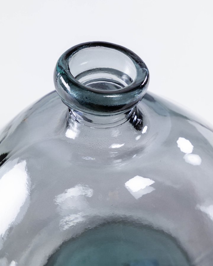 KAVE HOME Brenna-vase i 100 % resirkulert bltt glass, 33 cm