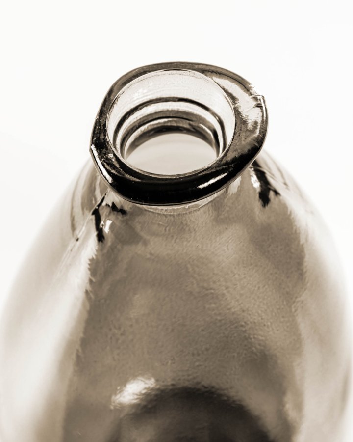 KAVE HOME Brenna mellombrun vase