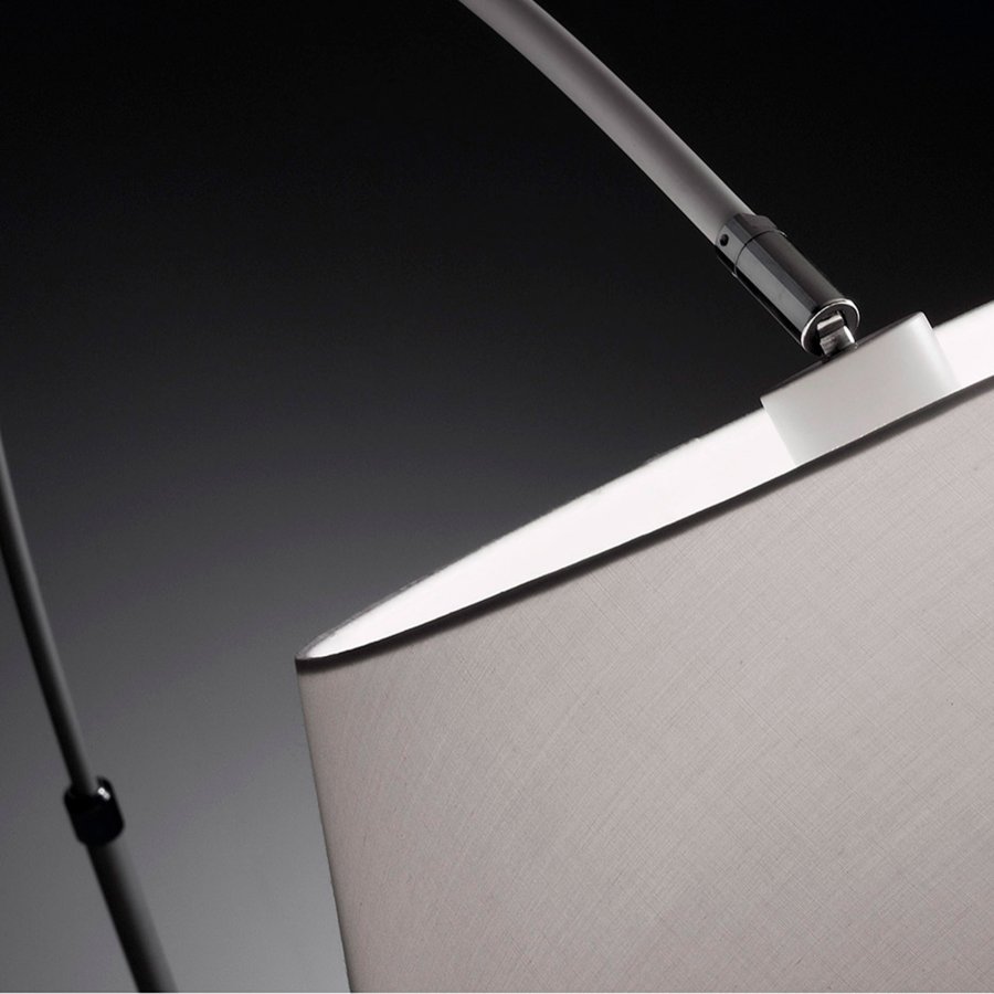 KAVE HOME Lee gulvlampe - hvit metall/marmor/stoff