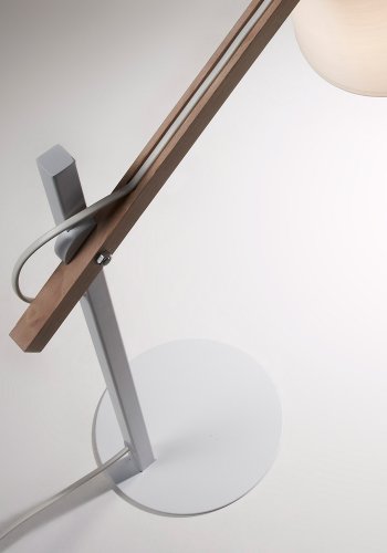 KAVE HOME Jovik bordlampe - hvit metall/bomull og naturlig tre 