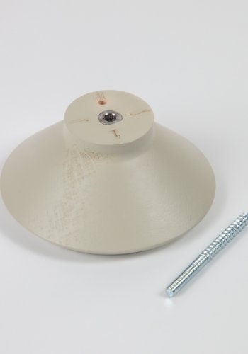 KAVE HOME Sett med 3 Nadua kleshengere i heltre med en naturlig beige bkefinish.