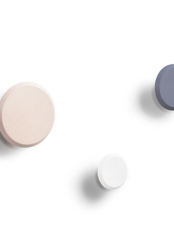 KAVE HOME Sett med 3 Nadua kleshengere i heltre med en naturlig, bl og hvit bkefinish