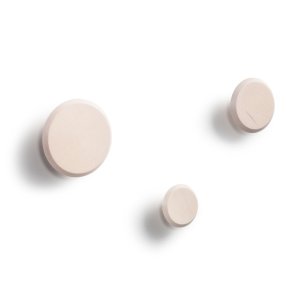 KAVE HOME Sett med 3 Nadua kleshengere i heltre med naturlig bkefinish.