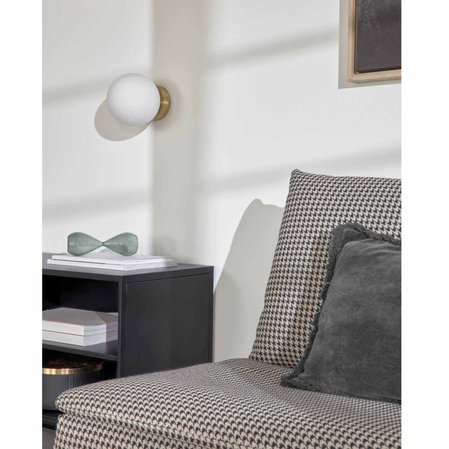 KAVE HOME Mahala vegglampe - hvitt glass og messingst�l