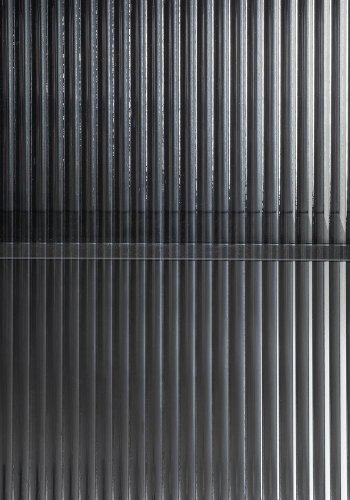 KAVE HOME Trixie vitrineskap, m. 2 drer - klart glass og sort stl (70x143)