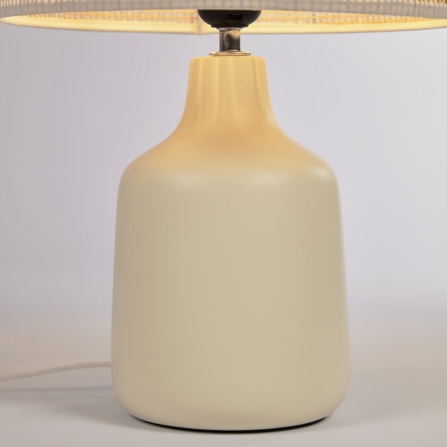 KAVE HOME Erna bordlampe - naturlig bambus og beige keramikk