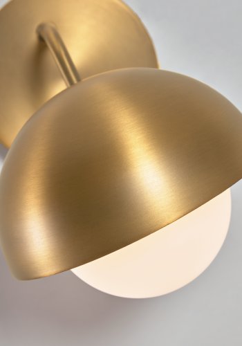 KAVE HOME Lonela vegglampe i metall med messingfinish