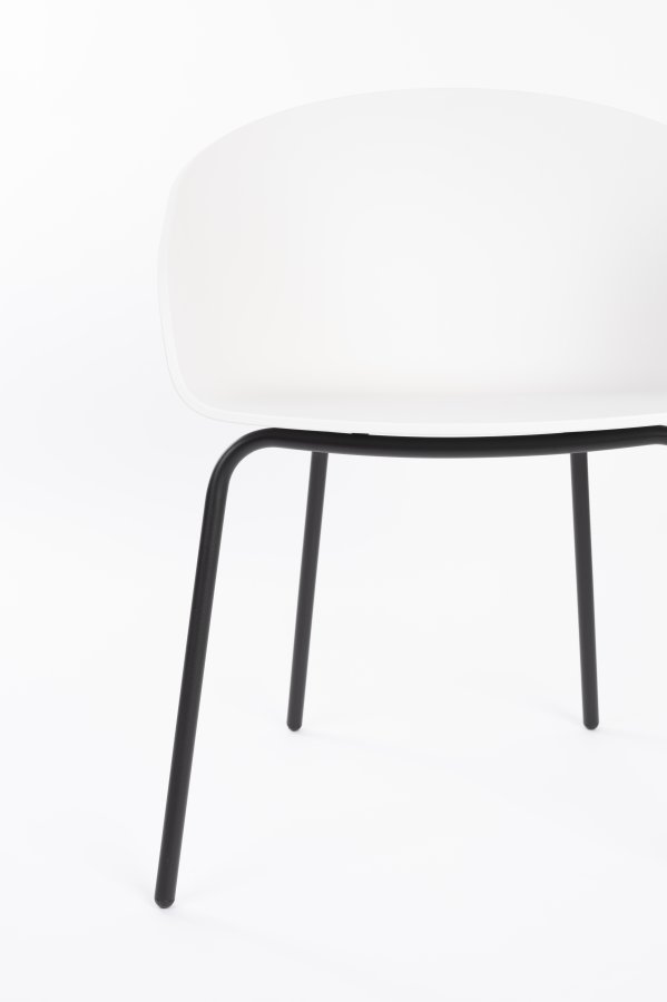 ZUIVER Void spisebordstol, m. armlen - melkehvit resirkulert polypropylen og sort stl