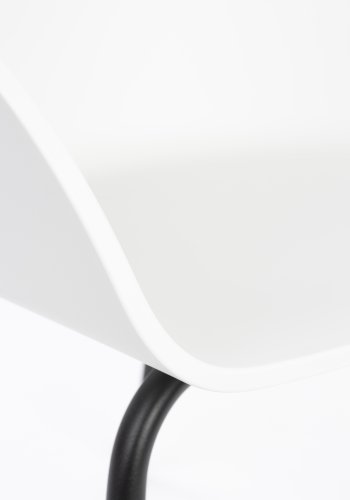ZUIVER Void spisebordstol, m. armlen - melkehvit resirkulert polypropylen og sort stl