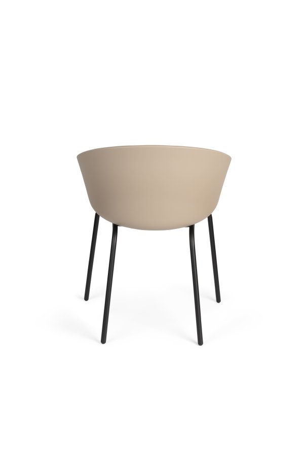 ZUIVER Void spisebordstol, m. armlen - latte brun resirkulert polypropylen og sort stl