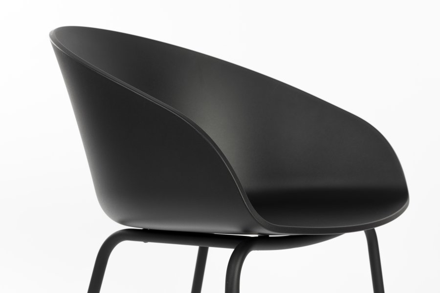 ZUIVER Void spisebordsstol, med armlener - svart resirkulert polypropylen og sort stl