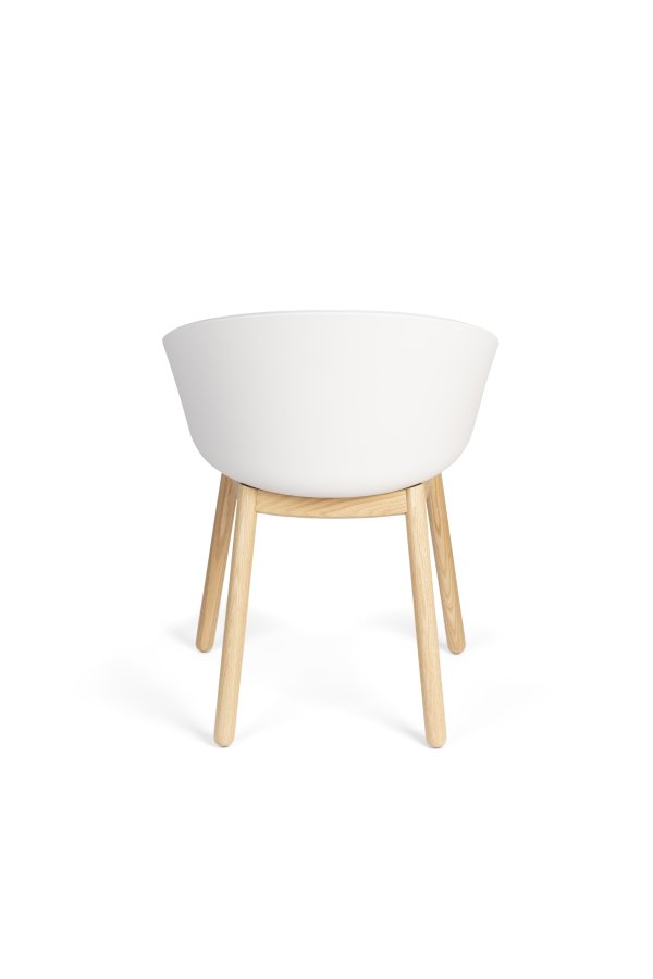 ZUIVER Void spisebordsstol, med armlener - melkehvit resirkulert polypropylen og naturlig eik