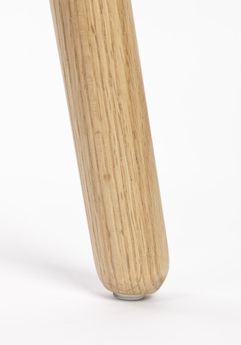 ZUIVER Void spisebordsstol, med armlener - melkehvit resirkulert polypropylen og naturlig eik