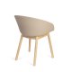 ZUIVER Void spisebordstol, m. armlen - lattebrun resirkulert polypropylen og naturlig eik