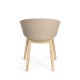 ZUIVER Void spisebordstol, m. armlen - lattebrun resirkulert polypropylen og naturlig eik