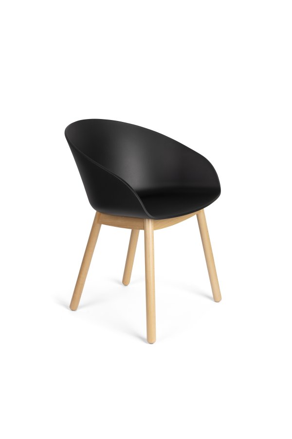 ZUIVER Void spisebordstol, m. armlen - svart resirkulert polypropylen og naturlig eik