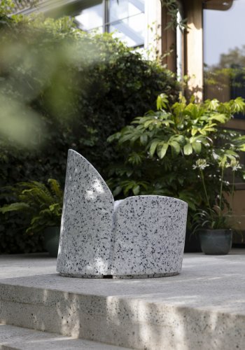 ZUIVER Bloom utendrs loungestol - hvit terrazzo resirkulert exopixel