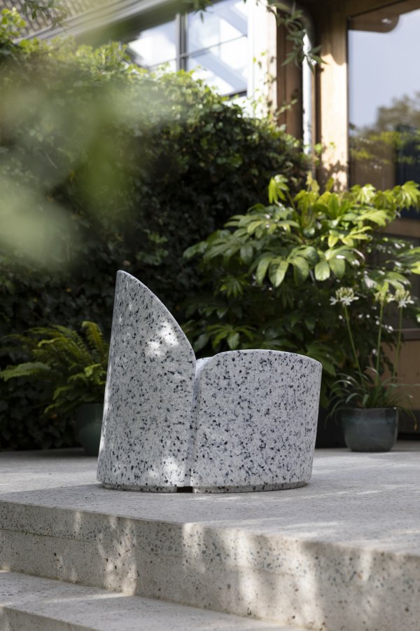 ZUIVER Bloom utendrs loungestol - hvit terrazzo resirkulert exopixel