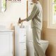 VASAGLE Siren Collection - Smalt badrumssk�p, frist�ende h&ouml;rnsk�p, toalettpappersh�llare, justerbara hyllplan, v&auml;ndbara v&auml;nster/h&ouml;gerd&ouml;rrar, Cloud White BBK312WB02