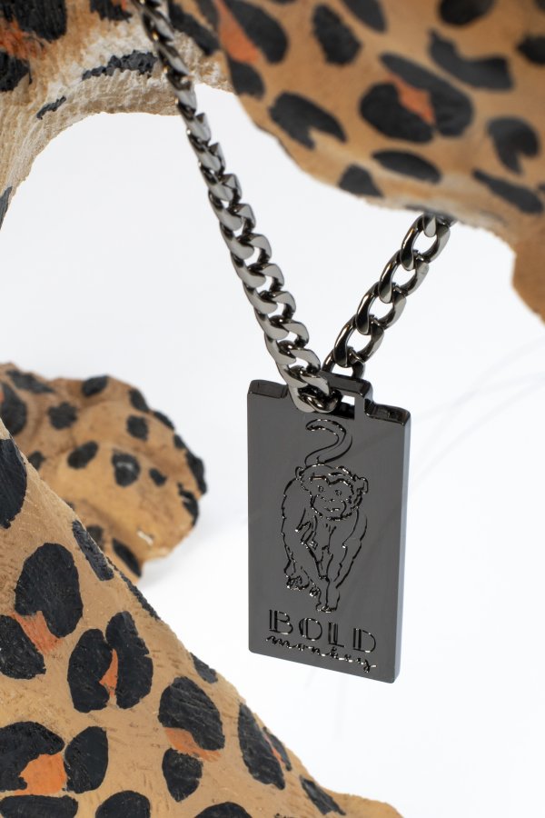 BOLD MONKEY Dope as hell Couchtisch – rauchschwarzes Glas und mehrfarbiges Panther-geflecktes Harz (90 x 40)