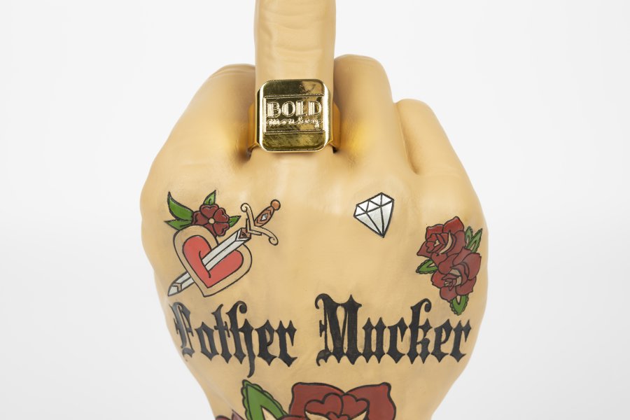 BOLD MONKEY Fother Mucker Beistelltisch, rund – Glas und goldfarbenes/mehrfarbiges Harz (40)