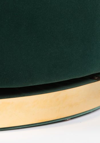 BOLD MONKEY Sassy Granny Drehstuhl, mit Armlehnen und Kissen – dunkelgrüner Samtpolyester und Messingstahl