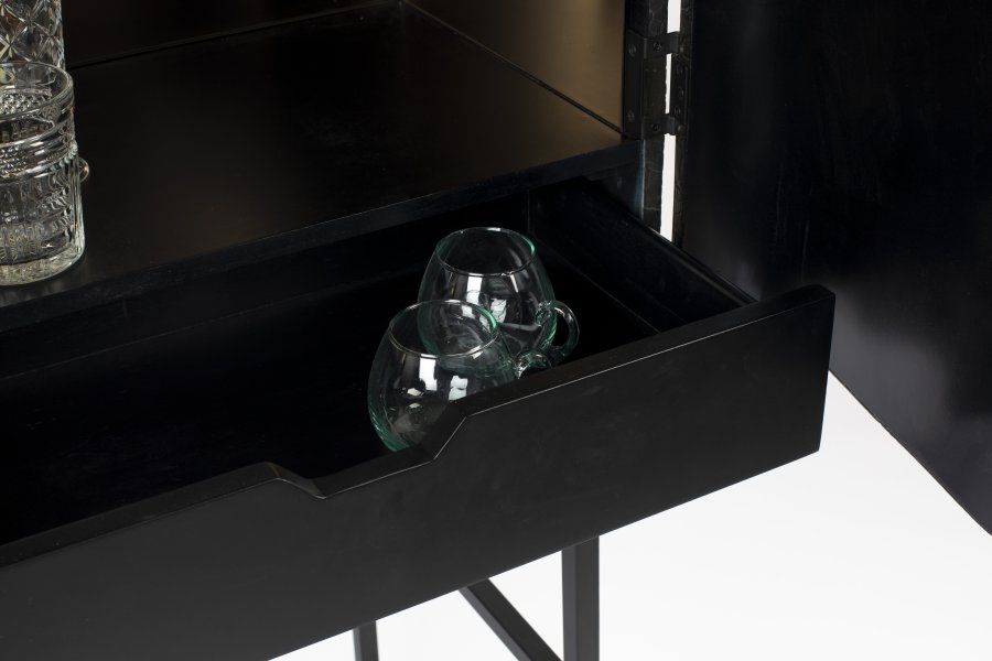 BOLD MONKEY Ava Morgana Barschrank, m. 2 Türen, 1 Schublade, Spiegel – braunes Krokodilleder PU, Messingstahl