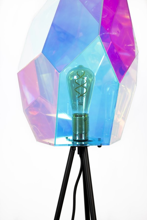 BOLD MONKEY Diamond Dear Stehlampe – regenbogenfarbenes holografisches Acryl und Eisen