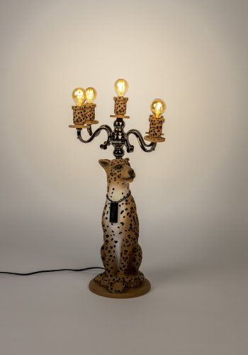 BOLD MONKEY Stehlampe „Proudly Crowned Panther“ – schwarze Galvanisierung und braunes Panther-Print-Harz