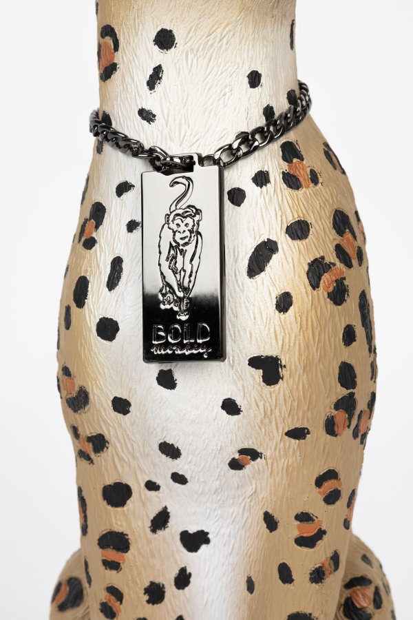 BOLD MONKEY Stehlampe „Proudly Crowned Panther“ – schwarze Galvanisierung und braunes Panther-Print-Harz